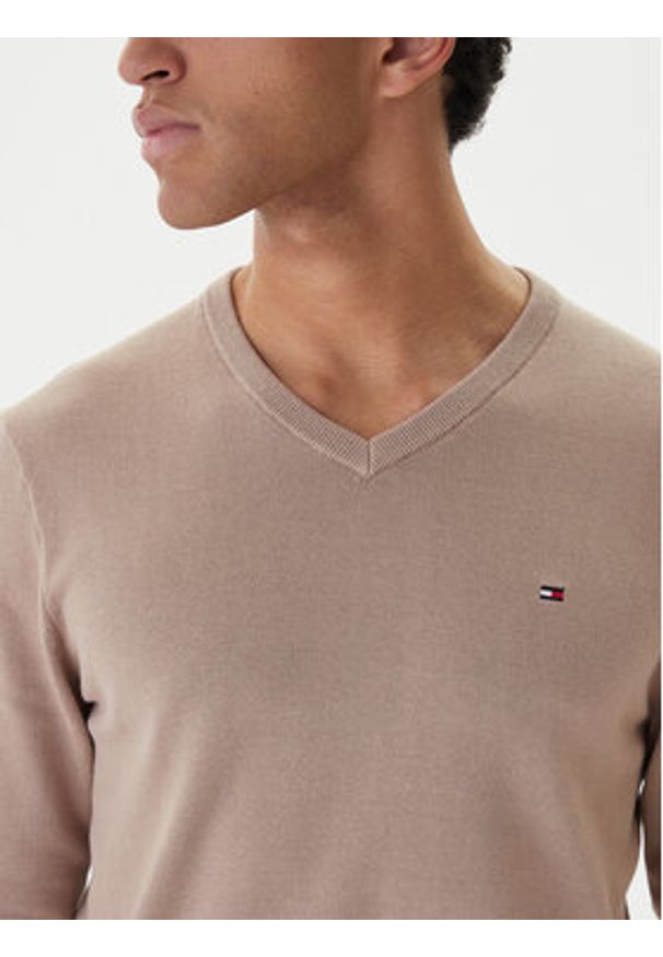 TOMMY HILFIGER - Tommy Hilfiger Sweter Essential MW0MW14745 Beżowy Regular Fit. Kolor: beżowy. Materiał: bawełna