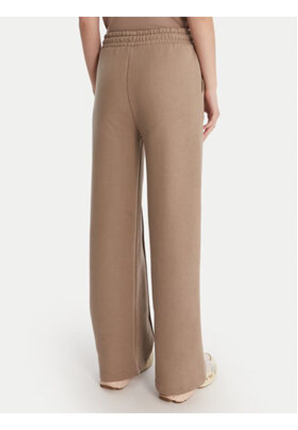 Guess Spodnie dresowe V6RB17 K9V31 Beżowy Regular Fit. Kolor: beżowy. Materiał: bawełna