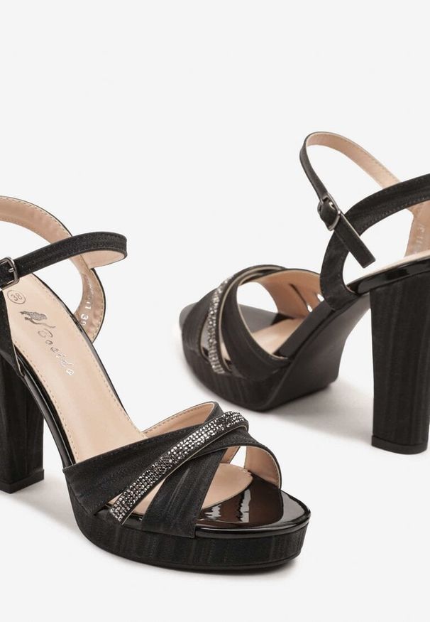 Born2be - Czarne Sandały na Słupku z Brokatem i Cyrkoniami Lialitora. Okazja: do pracy, na co dzień, na spotkanie biznesowe. Nosek buta: otwarty. Kolor: czarny. Wzór: aplikacja. Obcas: na słupku. Styl: elegancki, biznesowy, casual, wizytowy