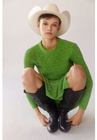 mango - Mango sweter Petra damski kolor zielony lekki. Okazja: na co dzień. Kolor: zielony. Materiał: włókno. Długość rękawa: długi rękaw. Długość: długie. Styl: casual