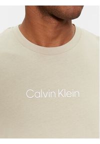 Calvin Klein T-Shirt Hero K10K111346 Beżowy Regular Fit. Kolor: beżowy. Materiał: bawełna
