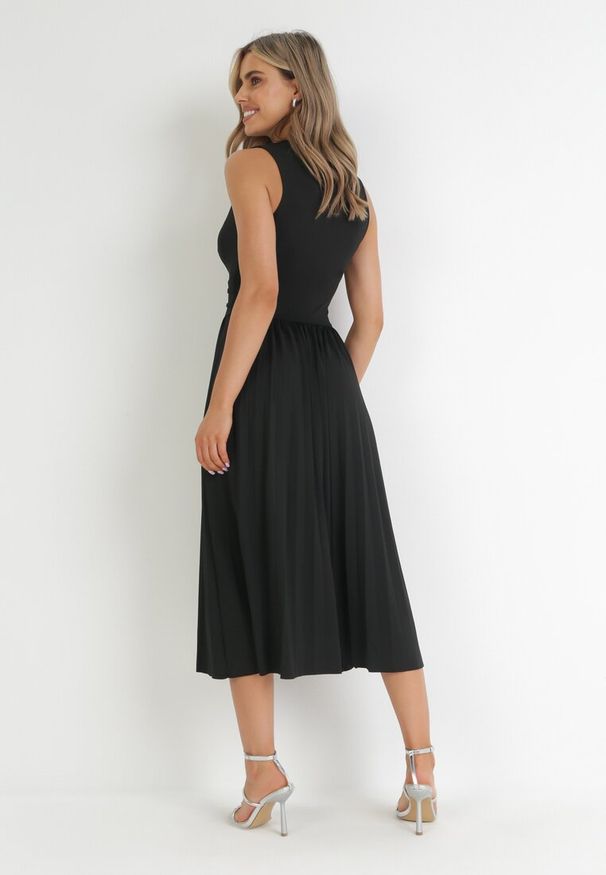 Born2be - Czarna Sukienka Midi Bez Rękawów z Plisowanym Dołem Dreana. Kolor: czarny. Długość rękawa: bez rękawów. Styl: elegancki. Długość: midi