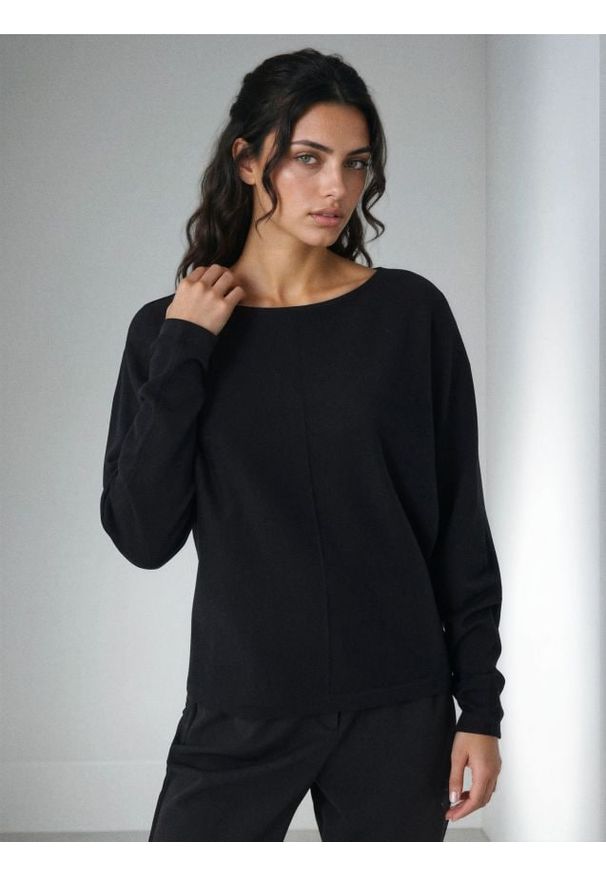 Sinsay - Sweter basic z ozdobnym przeszyciem z wiskozą - czarny. Kolor: czarny. Materiał: wiskoza