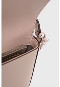 DKNY - Dkny torebka skórzana kolor różowy. Kolor: różowy. Materiał: skórzane. Rodzaj torebki: na ramię