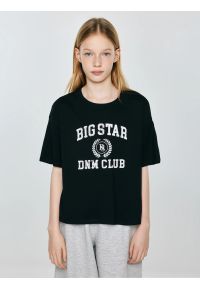 Big-Star - Koszulka dziewczęca z nadrukiem czarna Minka 906. Okazja: na co dzień, na uczelnię. Kolor: czarny. Materiał: dzianina, bawełna, jeans. Długość: krótkie. Wzór: nadruk. Styl: sportowy, casual, młodzieżowy #1