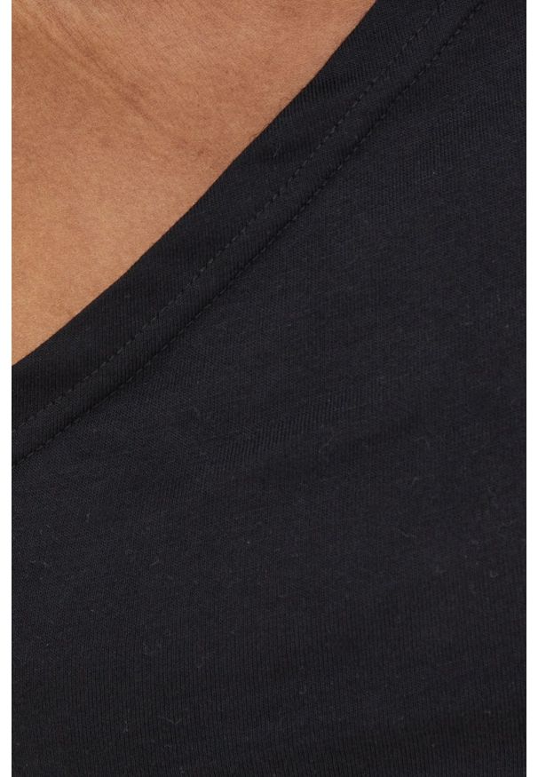 Noisy may - Noisy May t-shirt damski kolor czarny cold shoulder. Kolor: czarny. Materiał: dzianina. Długość rękawa: krótki rękaw. Długość: krótkie. Wzór: gładki