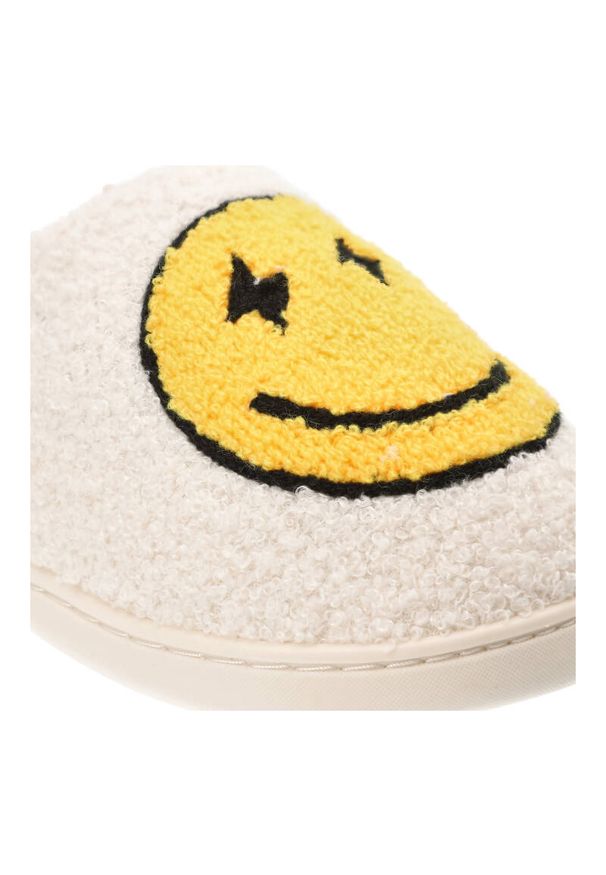 Beżowe Kapcie Damskie Z Uśmiechem Givana. Okazja: na co dzień, do domu. Kolor: beżowy. Materiał: materiał. Wzór: aplikacja. Styl: casual, elegancki