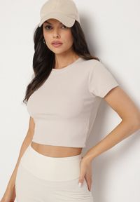 Born2be - Beżowy T-shirt z Prążkowanego Materiału o Krótkim Kroju Telunna. Okazja: na spotkanie biznesowe, na co dzień. Kolor: beżowy. Materiał: materiał, prążkowany. Długość: krótkie. Styl: klasyczny, casual, elegancki, biznesowy
