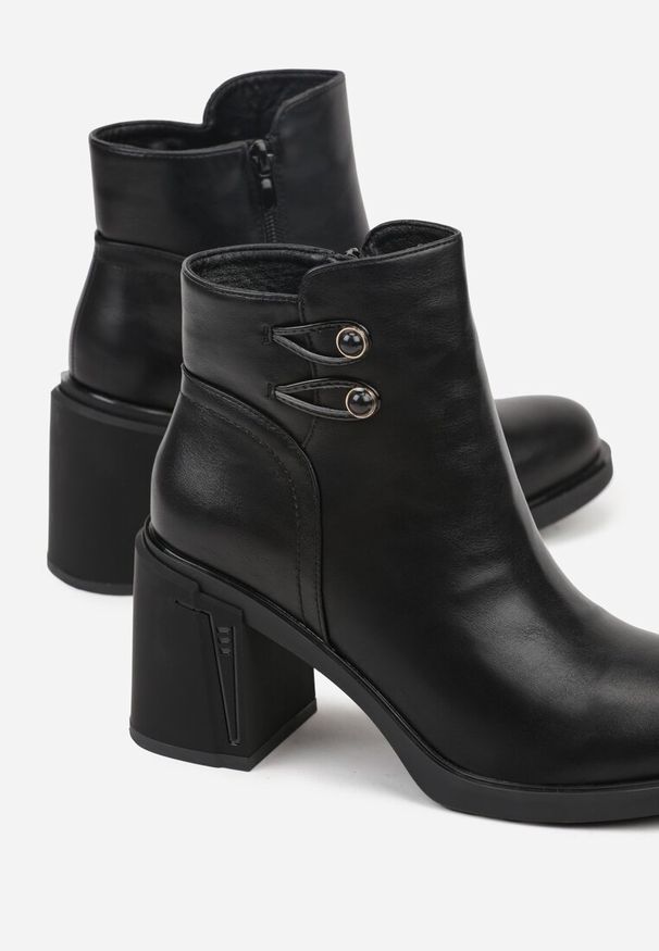 Born2be - Czarne Botki VICES do Kostki na Słupku Zdobione Okrągłymi Aplikacjami Nalindia. Okazja: na co dzień. Nosek buta: okrągły. Kolor: czarny. Materiał: jeans. Wzór: aplikacja. Obcas: na słupku. Styl: casual, elegancki, klasyczny