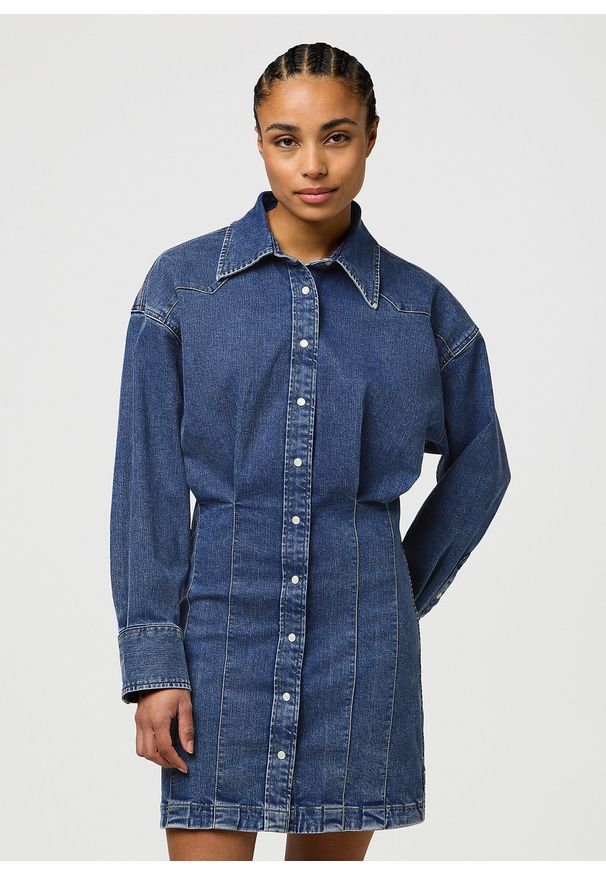 Wrangler - DAMSKA SUKIENKA JEANSOWA WRANGLER DARTED SKIRT DRESS SAPPHIRE TRACE 112370802. Materiał: jeans