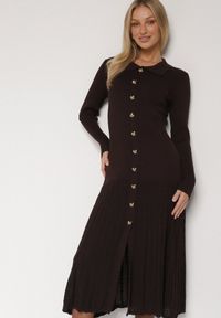 Born2be - Brązowa Wiskozowa Sukienka Sweterkowa z Guzikami Zozaria. Okazja: na co dzień. Kolor: brązowy. Materiał: wiskoza. Typ sukienki: proste. Styl: klasyczny, casual, elegancki #5