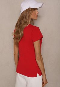 Renee - Czerwony Bawełniany T-shirt z Trójkątnym Dekoltem Linalitia. Okazja: na co dzień. Kolor: czerwony. Materiał: bawełna. Styl: casual #4