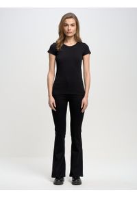Big-Star - Koszulka damska gładka Classica 906. Kolor: czarny. Materiał: jeans. Długość rękawa: krótki rękaw. Długość: krótkie. Wzór: gładki. Styl: klasyczny, sportowy #1