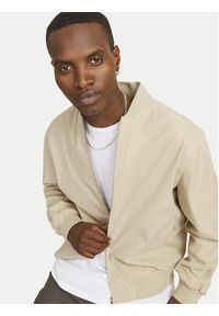 Jack & Jones - Jack&Jones Kurtka bomber Cbane 12272567 Beżowy Regular Fit. Kolor: beżowy. Materiał: syntetyk