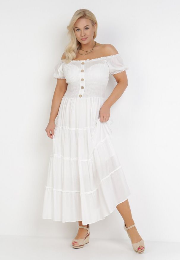 Born2be - Biała Sukienka z Wiskozy o Kroju Hiszpanki Ciririla. Okazja: na co dzień. Typ kołnierza: dekolt hiszpanka. Kolor: biały. Materiał: wiskoza. Długość rękawa: krótki rękaw. Sezon: lato. Typ sukienki: rozkloszowane. Styl: casual, elegancki