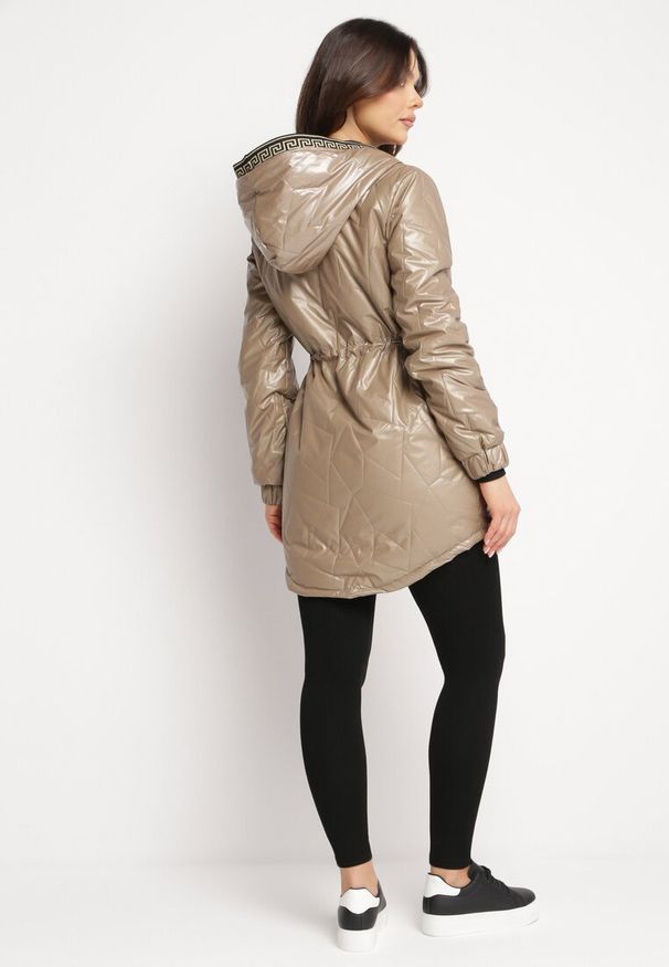 Born2be - Ciemnobeżowa Kurtka Pikowana Bemius. Kolor: beżowy. Materiał: wełna, materiał. Długość: długie