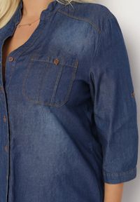 Born2be - Niebieska Koszula Jeansowa z Trójkątnym Dekoltem Ellba. Kolor: niebieski. Materiał: jeans. Wzór: aplikacja #4