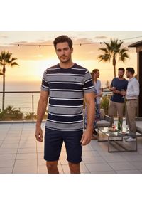 Bawełniana Koszulka Polo w Paski - Pako Jeans - Granat. Okazja: na co dzień. Typ kołnierza: polo. Kolor: niebieski. Materiał: bawełna. Wzór: prążki, paski. Styl: casual #4