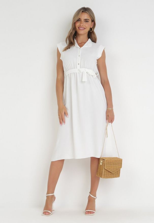 Born2be - Biała Midi Sukienka Zapinana na Guziki z Wiązanym Paskiem Alyssama. Kolor: biały. Materiał: materiał. Długość: midi