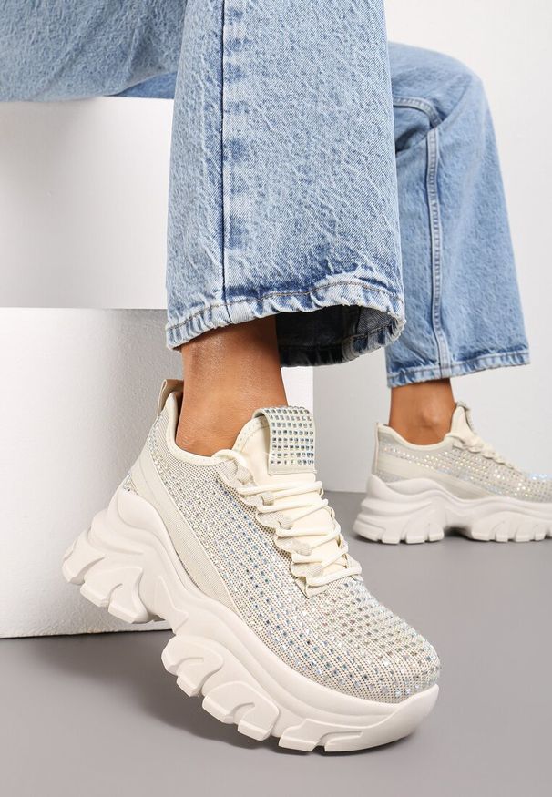 Renee - Beżowe Sneakersy na Platformie z Cholewką z Cyrkoniami Harilena. Okazja: na co dzień. Kolor: beżowy. Szerokość cholewki: normalna. Obcas: na platformie