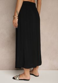 Renee - Czarna Rozkloszowana Spódnica z Wiskozy z Kieszeniami Galmira. Okazja: na co dzień. Kolor: czarny. Materiał: wiskoza. Styl: klasyczny, casual, elegancki