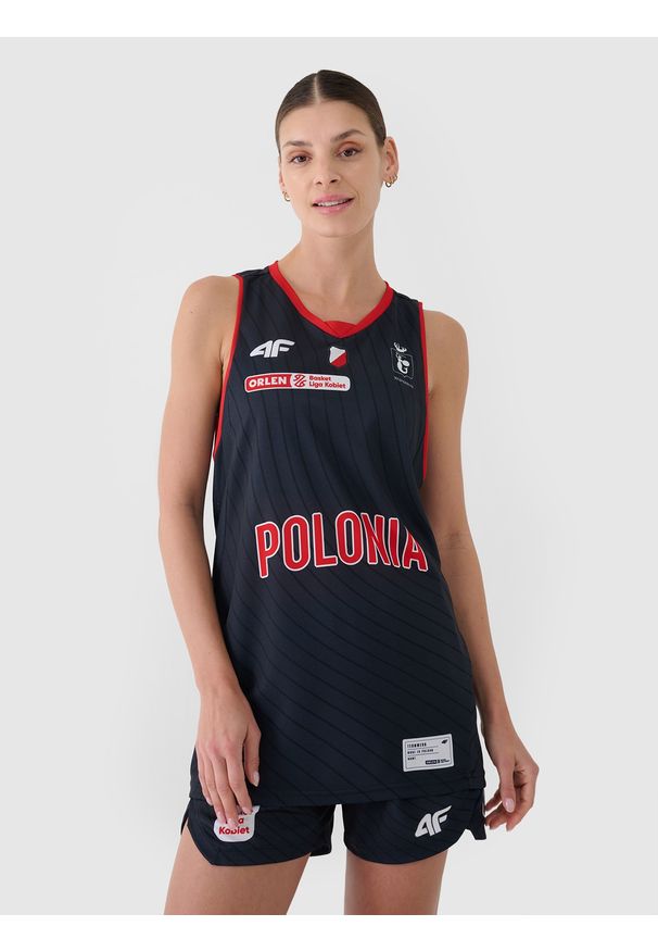 4f - 4F Koszulka meczowa replika wyjazdowa z sezonu 2024/25 damska 4F x Polonia Warszawa - multikolor XL. Typ kołnierza: dekolt w serek. Kolor: wielokolorowy. Materiał: dzianina, włókno, materiał, syntetyk. Wzór: gradientowy, nadruk, ze splotem, gładki, geometria. Sport: koszykówka, fitness
