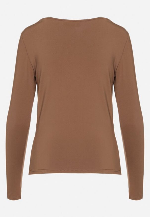 Born2be - Brązowa Bluzka z Wiskozą Asymetrycznym Dekoltem Tatielis. Okazja: na co dzień. Kolor: brązowy. Materiał: wiskoza. Styl: elegancki, casual
