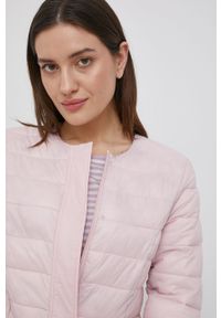 Vero Moda kurtka damska kolor różowy przejściowa. Kolor: różowy. Materiał: poliester