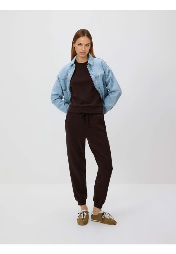 Reserved - Bluza z modalem - ciemnobrązowy. Kolor: brązowy. Materiał: dzianina