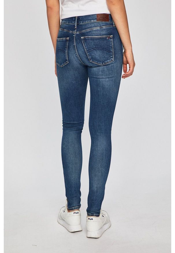 Tommy Jeans - Jeansy. Kolor: niebieski