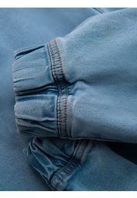 Ombre Clothing - Męskie spodnie jeansowe JOGGERY z klasyczna opaśnicą - jasnoniebieskie V1. Okazja: na co dzień. Kolor: niebieski. Materiał: jeans. Styl: klasyczny #9