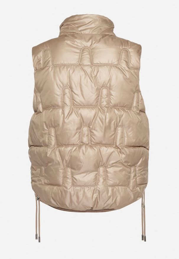 Born2be - Ciemnobeżowa Pikowana Kamizelka ze Stójką i Troczkami Terilanna. Typ kołnierza: kołnierzyk stójkowy. Kolor: beżowy. Materiał: jeans. Styl: elegancki