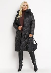 Born2be - Czarna Kurtka Długa Pikowana z Kapturem Conn. Typ kołnierza: kaptur. Kolor: czarny. Długość: długie #5