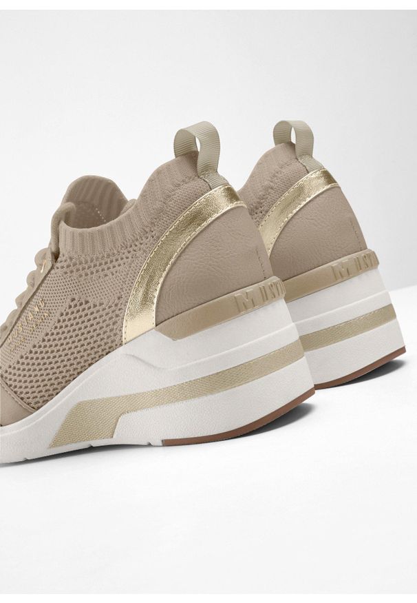 bonprix - Sneakersy na podeszwie platformie Mustang. Kolor: beżowy. Obcas: na platformie