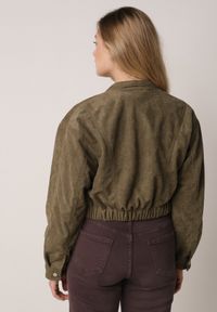 Born2be - Ciemnobeżowa Kurtka z Imitacji Zamszu w Stylu Utility z Suwakami i Paskiem Birasa. Okazja: na co dzień. Kolor: beżowy. Materiał: zamsz. Wzór: gładki. Styl: casual, elegancki, rockowy #6