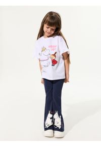 Sinsay - Bawełniane spodnie flare z nadrukiem Moomin - granatowy. Kolor: niebieski. Materiał: bawełna. Wzór: nadruk #1