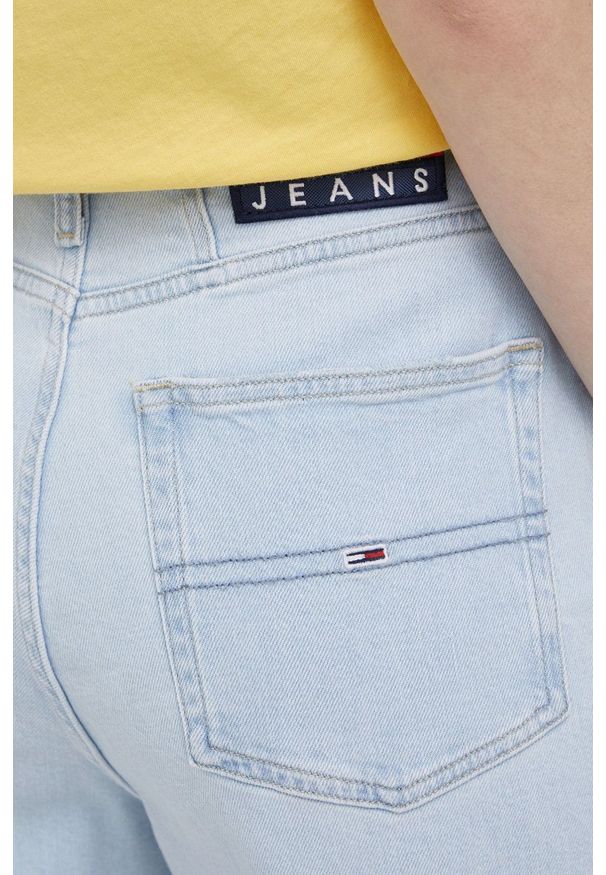 Tommy Jeans jeansy BF6113 damskie high waist. Stan: podwyższony. Kolor: niebieski