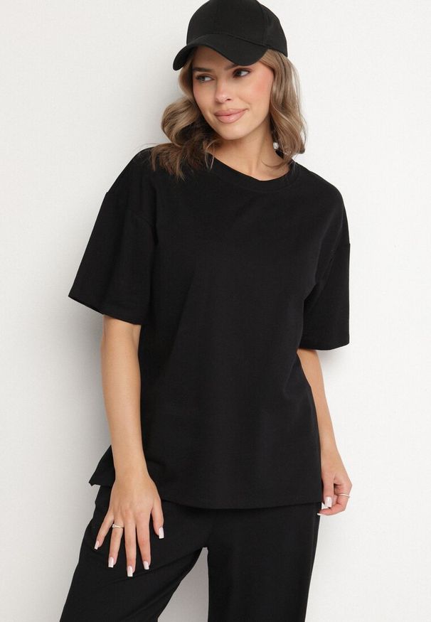 Born2be - Czarny Bawełniany Komplet Szerokie Spodnie i T-shirt z Rozcięciami Norpio. Kolor: czarny. Materiał: bawełna