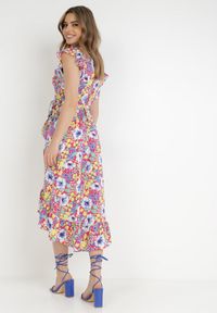 Born2be - Fuksjowa Sukienka Cileda. Okazja: na plażę. Kolor: różowy. Materiał: tkanina. Wzór: kwiaty. Typ sukienki: kopertowe. Styl: wakacyjny. Długość: midi #5