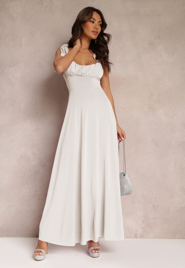 Renee - Jasnobeżowa Długa Sukienka z Marszczonym Dekoltem i Wiązanymi Ramiączkami Rozvita. Kolor: beżowy. Długość rękawa: na ramiączkach. Typ sukienki: rozkloszowane. Styl: wizytowy. Długość: maxi