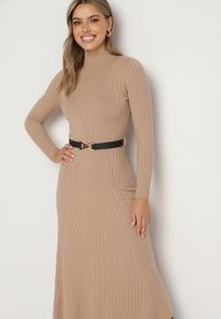 Born2be - Ciemnobeżowa Sukienka Dzianinowa z Domieszką Wełny i Ozdobnym Paskiem Nirisia. Okazja: na co dzień. Kolor: beżowy. Materiał: wełna, dzianina. Długość rękawa: długi rękaw. Typ sukienki: proste. Styl: casual, elegancki #2