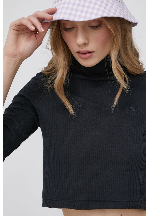 adidas Originals longsleeve Trefoil Moments damski kolor czarny z golfem. Okazja: na co dzień. Typ kołnierza: golf. Kolor: czarny. Materiał: dzianina, materiał, bawełna. Długość rękawa: długi rękaw. Styl: casual
