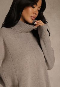 Renee - Ciemnobeżowy Casualowy Golf Tusara. Okazja: na co dzień. Typ kołnierza: golf. Kolor: beżowy. Materiał: jeans. Styl: casual #5