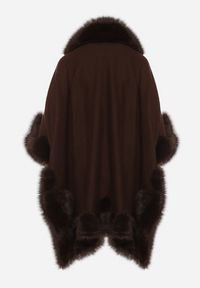 Born2be - Brązowe Ponczo z Wełną i Wiskozą Ozdobione Futerkiem Delatta. Okazja: na co dzień. Kolor: brązowy. Materiał: wełna, wiskoza, futro. Wzór: aplikacja. Styl: casual, elegancki #5