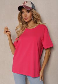 Renee - Fuksjowy T-shirt z Krótkim Rękawem i Okrągłym Dekoltem Volksa. Kolor: różowy. Długość rękawa: krótki rękaw. Długość: krótkie
