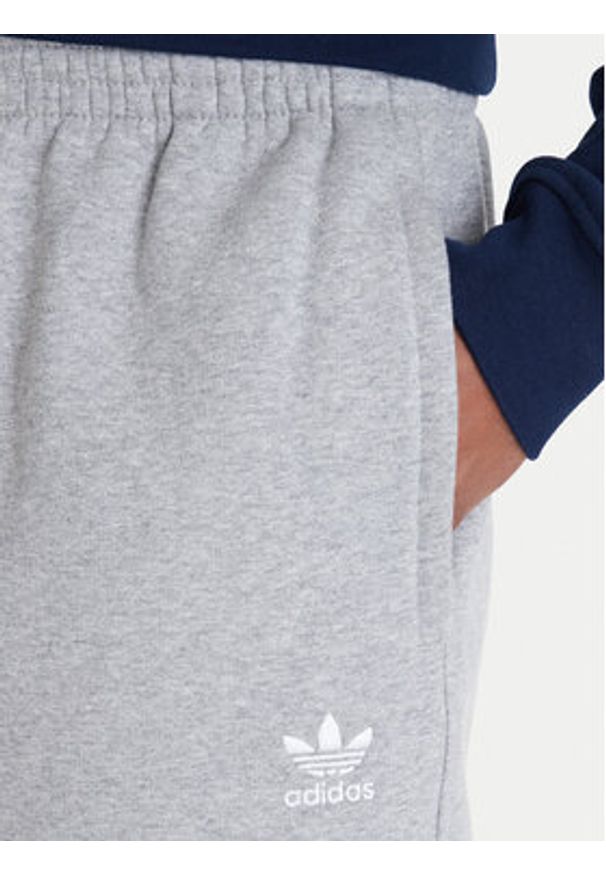 Adidas - adidas Szorty sportowe Trefoil Essentials JV6053 Szary Loose Fit. Kolor: szary. Materiał: bawełna. Styl: sportowy