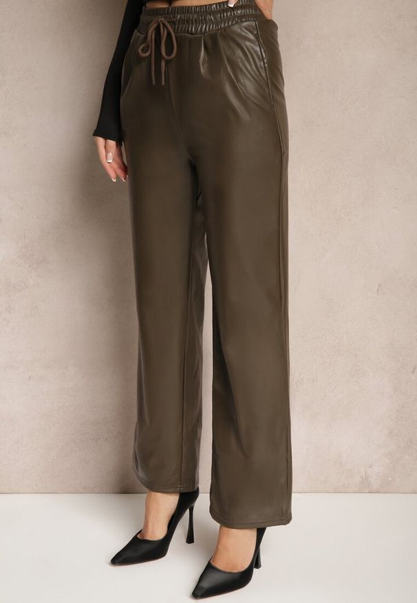 Renee - Brązowe Szerokie Spodnie High Waist z Imitacji Skóry Narlemi. Okazja: na co dzień. Stan: podwyższony. Kolor: brązowy. Materiał: skóra. Styl: casual, elegancki
