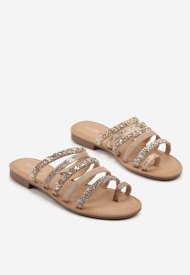 Born2be - Ciemnobeżowe Klapki z Ozdobnymi Paskami Lunaviae. Okazja: na co dzień. Kolor: beżowy. Sezon: lato. Obcas: na płaskiej podeszwie. Styl: casual, elegancki