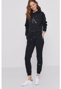 Calvin Klein Jeans Bluza bawełniana damska kolor czarny z kapturem z nadrukiem. Okazja: na co dzień. Typ kołnierza: kaptur. Kolor: czarny. Materiał: bawełna. Długość rękawa: długi rękaw. Długość: długie. Wzór: nadruk. Styl: casual #5