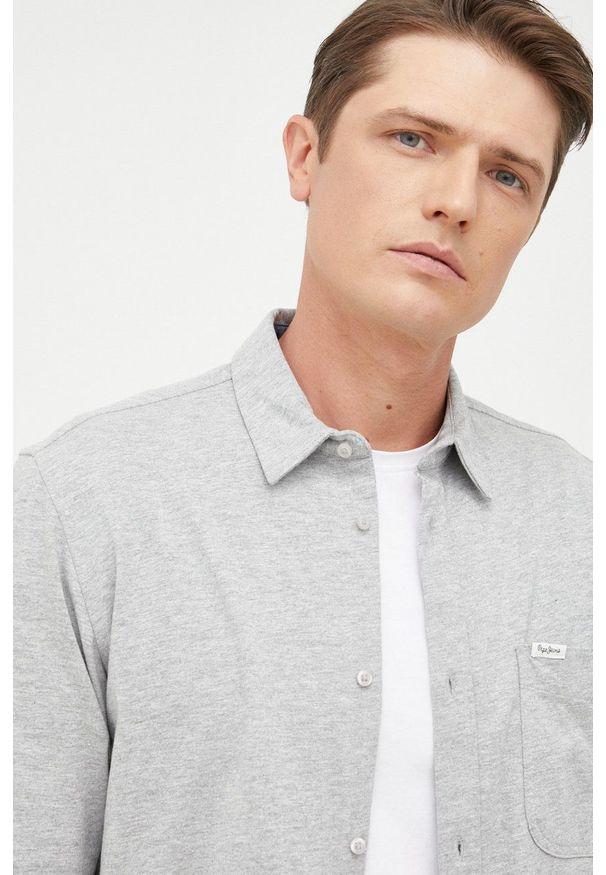Pepe Jeans koszula męska kolor szary regular z kołnierzykiem klasycznym. Typ kołnierza: kołnierzyk klasyczny. Kolor: szary. Materiał: dzianina. Wzór: gładki. Styl: klasyczny
